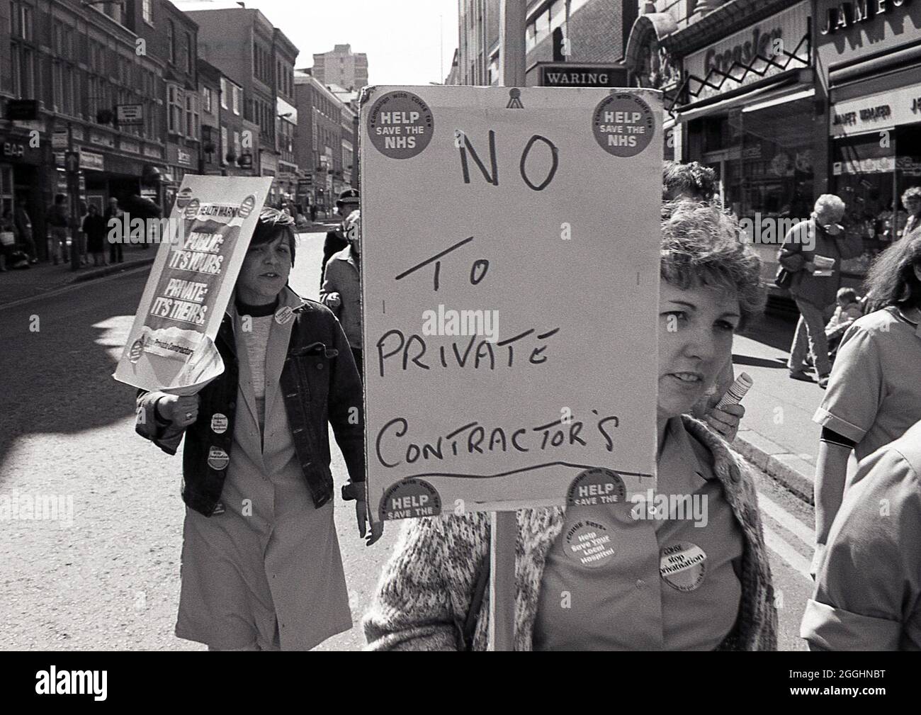 Infermieri che protestano per la privatizzazione dei servizi ospedalieri, Leicester UK aprile 1985 Foto Stock