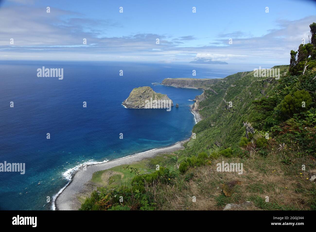 Costiera panoramica con scogliere sulle Azzorre Foto Stock