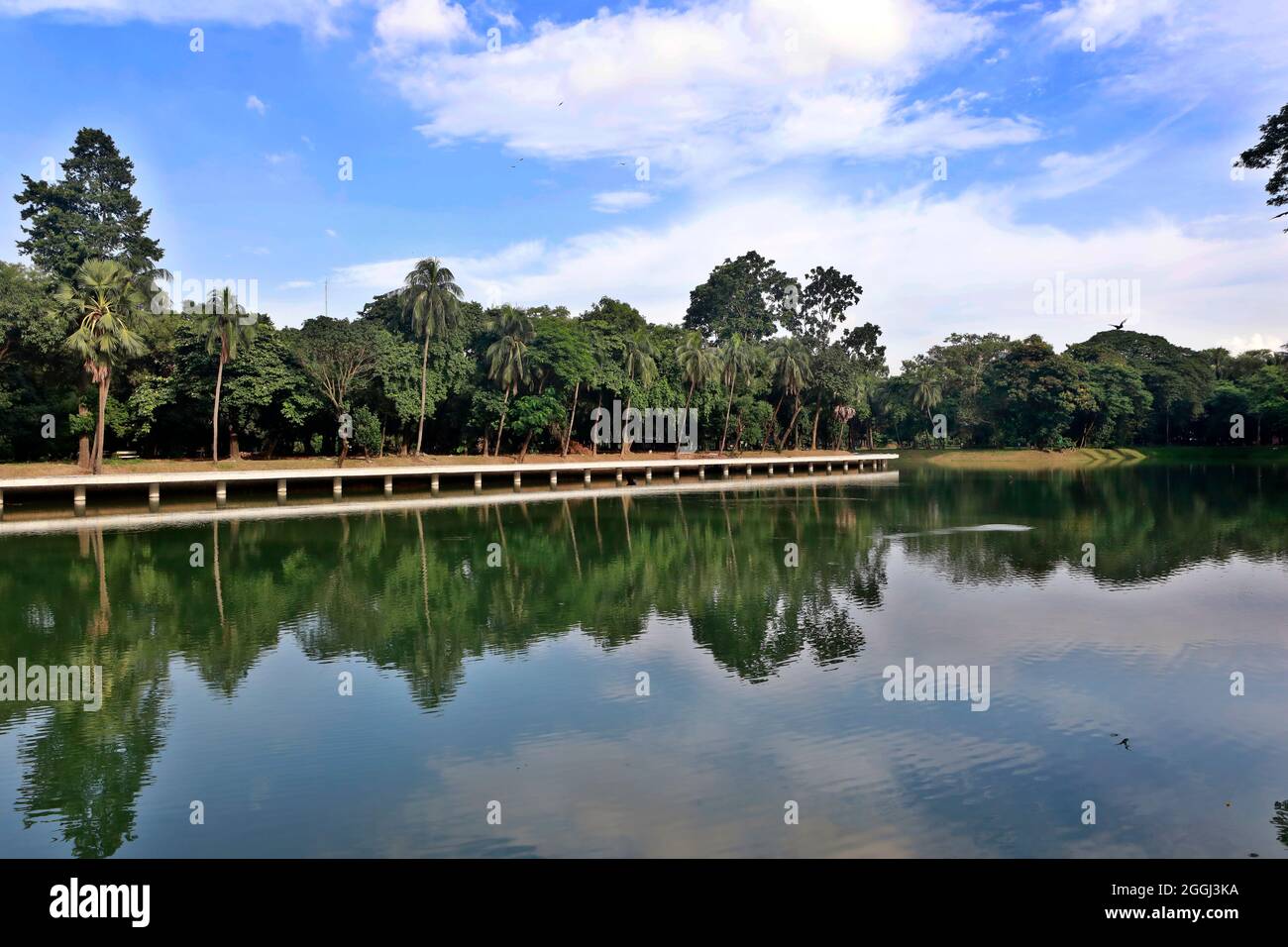 Dhaka, Bangladesh - 01 settembre 2021: Il Ramna Park è un grande parco e area ricreativa situato nel cuore di Dhaka in Bangladesh. Foto Stock