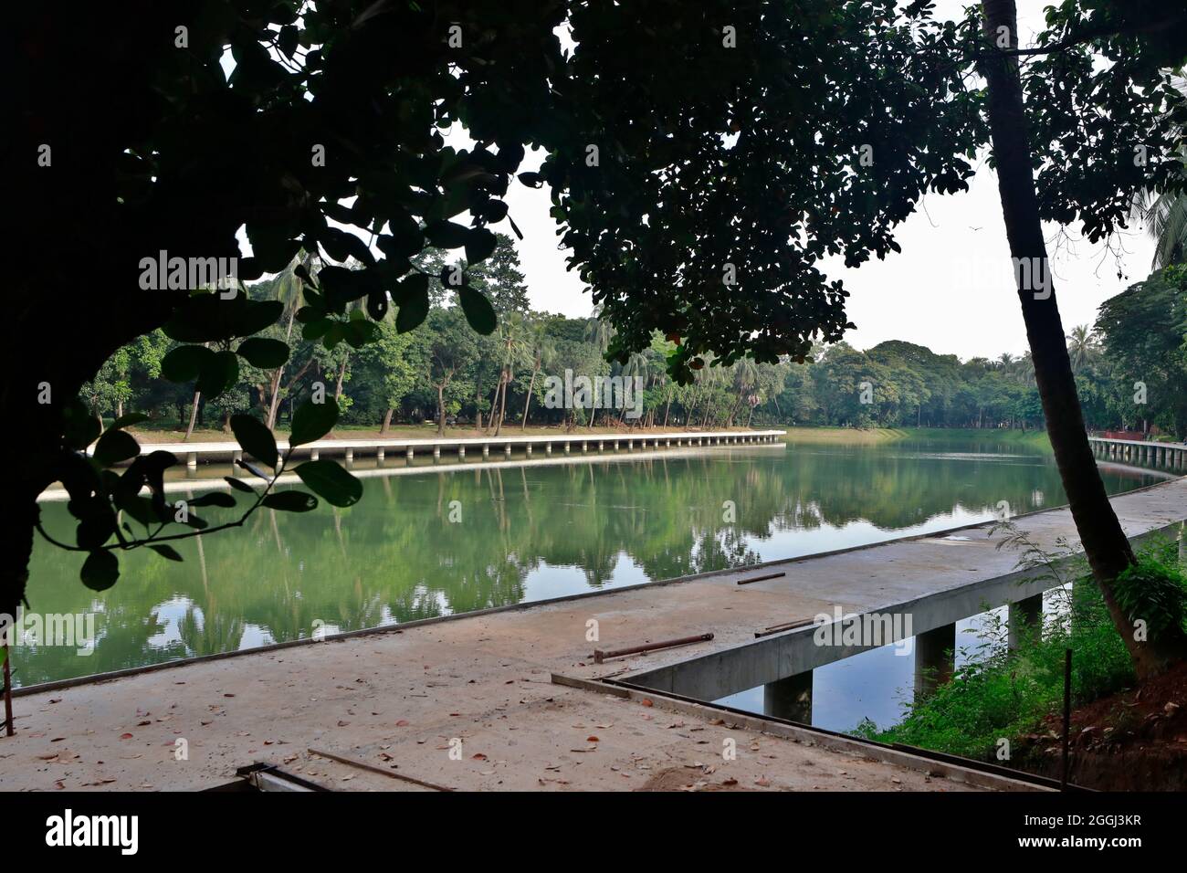 Dhaka, Bangladesh - 01 settembre 2021: Il Ramna Park è un grande parco e area ricreativa situato nel cuore di Dhaka in Bangladesh. Foto Stock