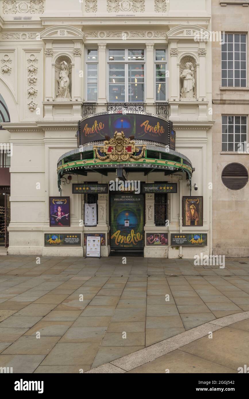Facciata frontale del Criterion Theatre su Piccadilly Circus, con pubblicità per la produzione musicale di Amelie. Londra, Inghilterra, Regno Unito Foto Stock