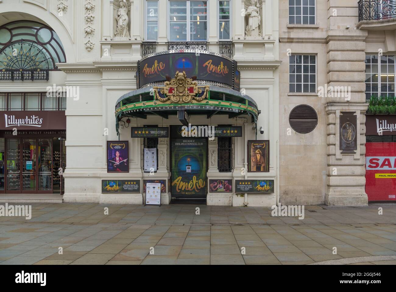 Facciata frontale del Criterion Theatre su Piccadilly Circus, con pubblicità per la produzione musicale di Amelie. Londra, Inghilterra, Regno Unito Foto Stock