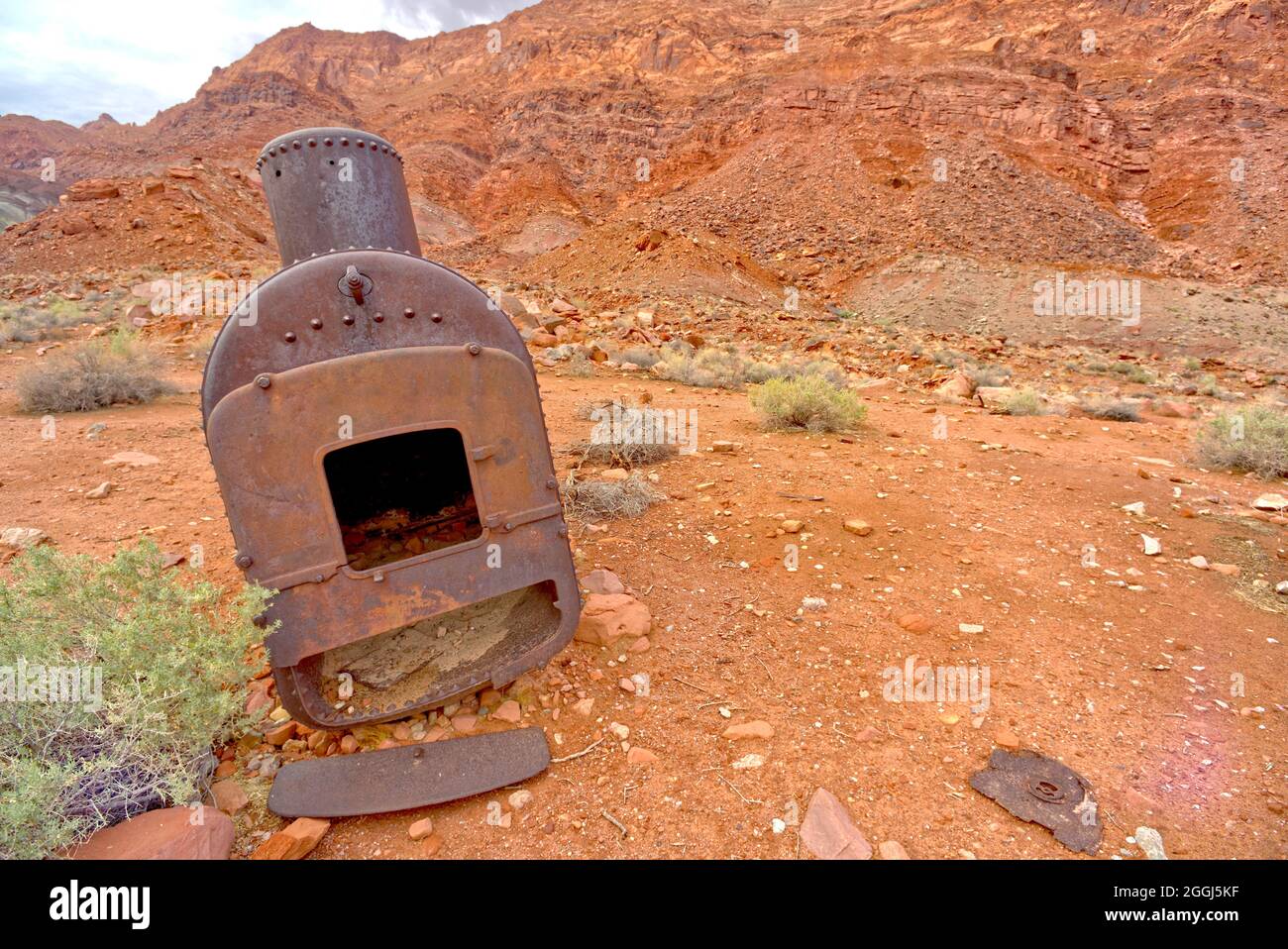 I resti della vecchia caldaia Spencer a Lee's Ferry nell'area ricreativa di Glen Canyon, Arizona. La caldaia risale al 1910 ed è un oggetto storico. Foto Stock