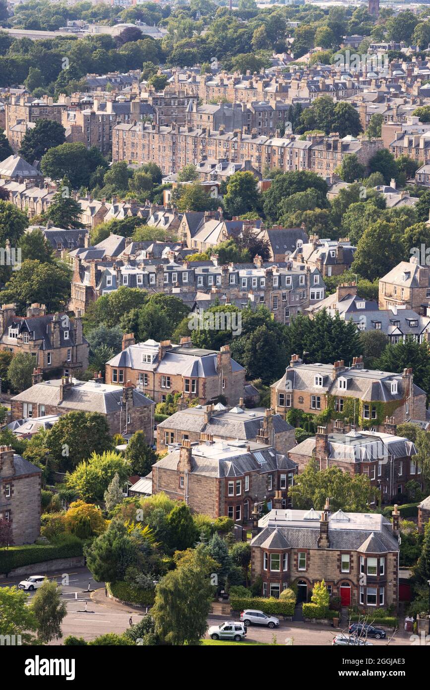 Case di Edimburgo - edifici in pietra della città di Edimburgo, esempio di architettura scozzese, visto da Blackford Hill, Edimburgo Scozia Regno Unito Foto Stock