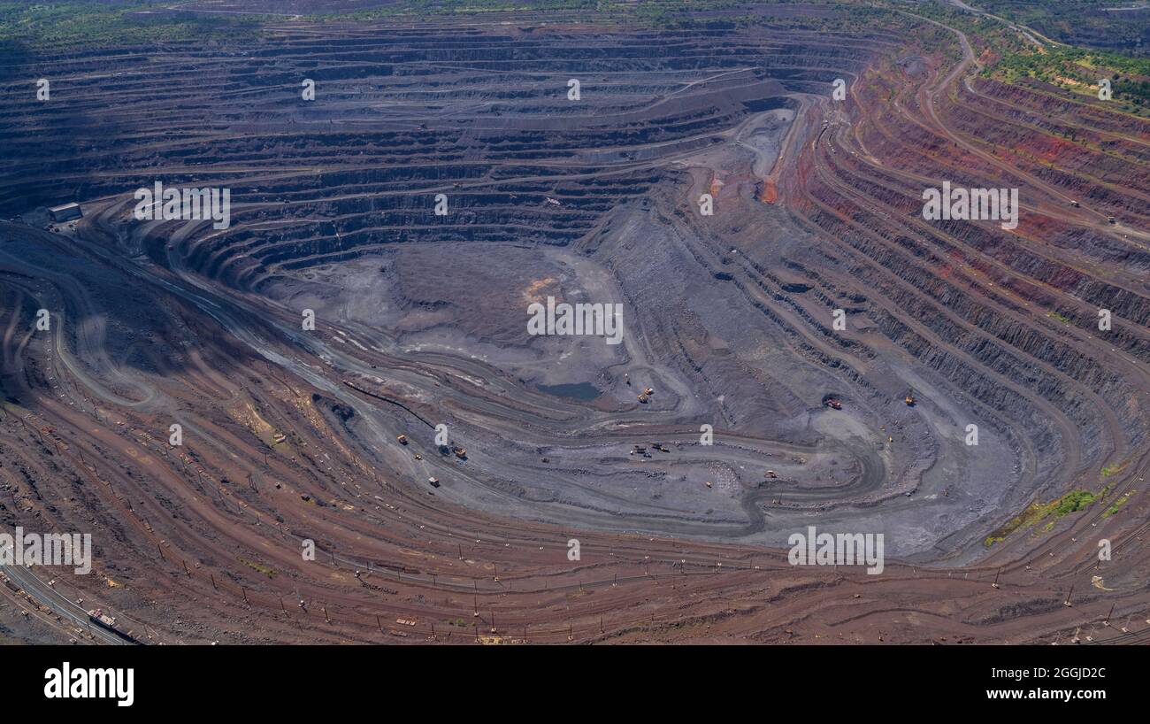 Vista dall'alto della cava di ferro ore Foto Stock
