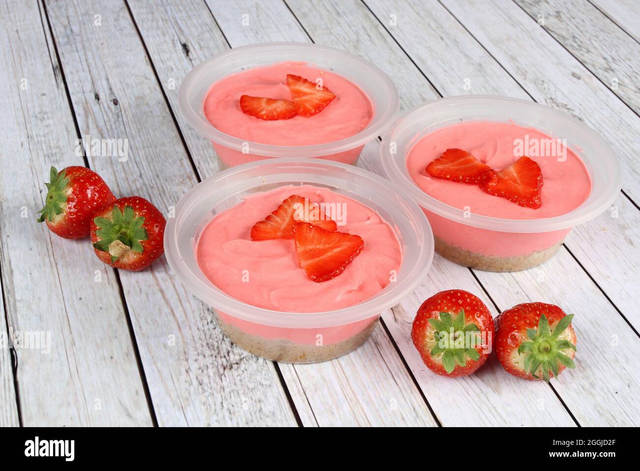 Dessert con gelato Orio alla fragola Foto Stock
