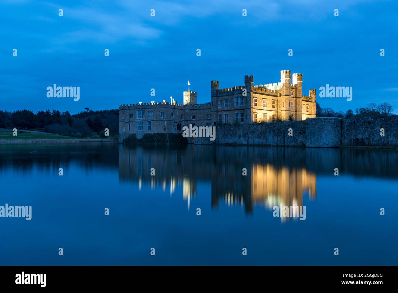 Castello di Leeds nel Kent di notte Foto Stock