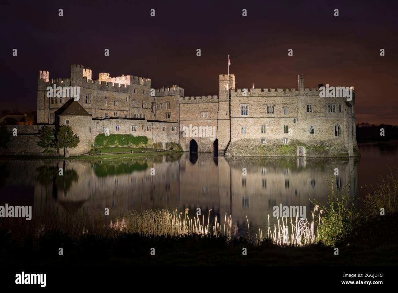 Castello di Leeds nel Kent di notte Foto Stock