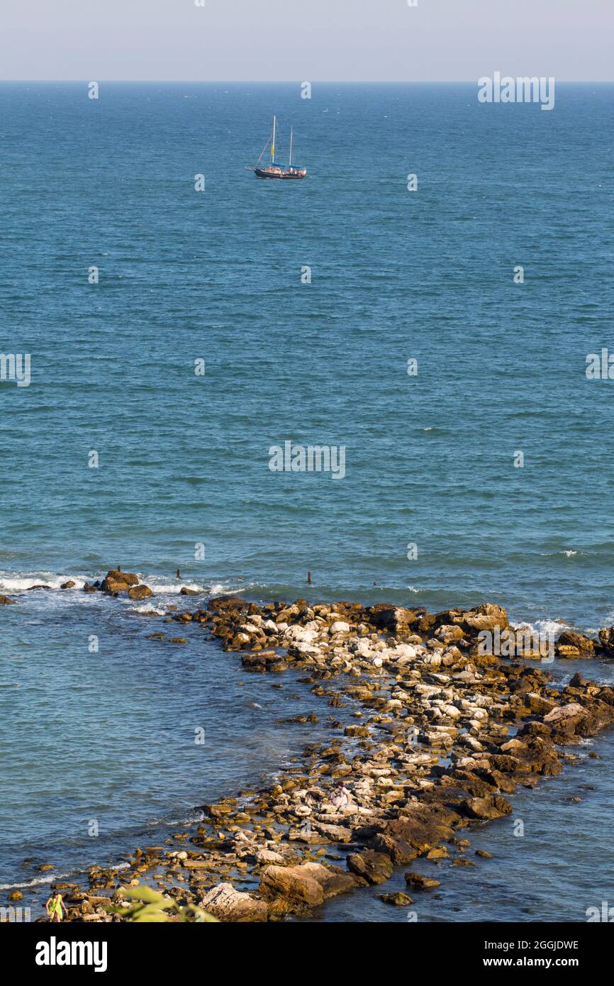 Barca a vela nel Mar Nero Horizon. Foto Stock