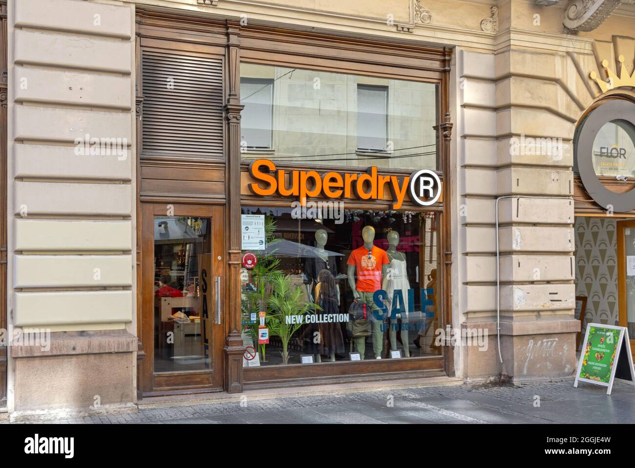 Belgrado, Serbia - 08 agosto 2021: Superdry Shop in via Knez Mihailova a Belgrado, Serbia. Foto Stock