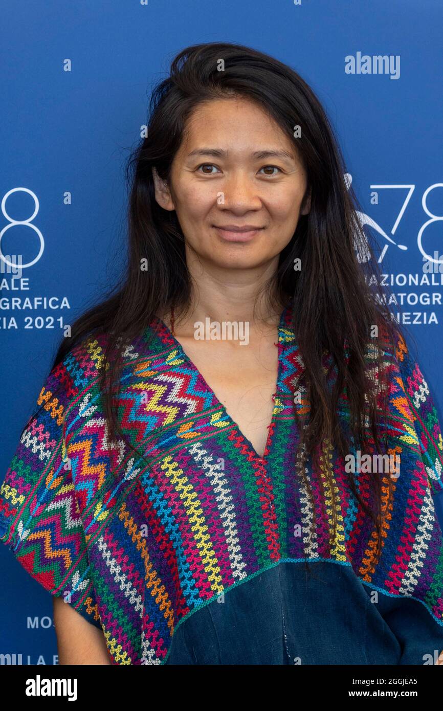 Chloé Zhao si presenta alla giuria della fotocall del 78° Festival del Cinema di Venezia al Palazzo del Casino sul Lido di Venezia, il 01 settembre 2021. Foto Stock