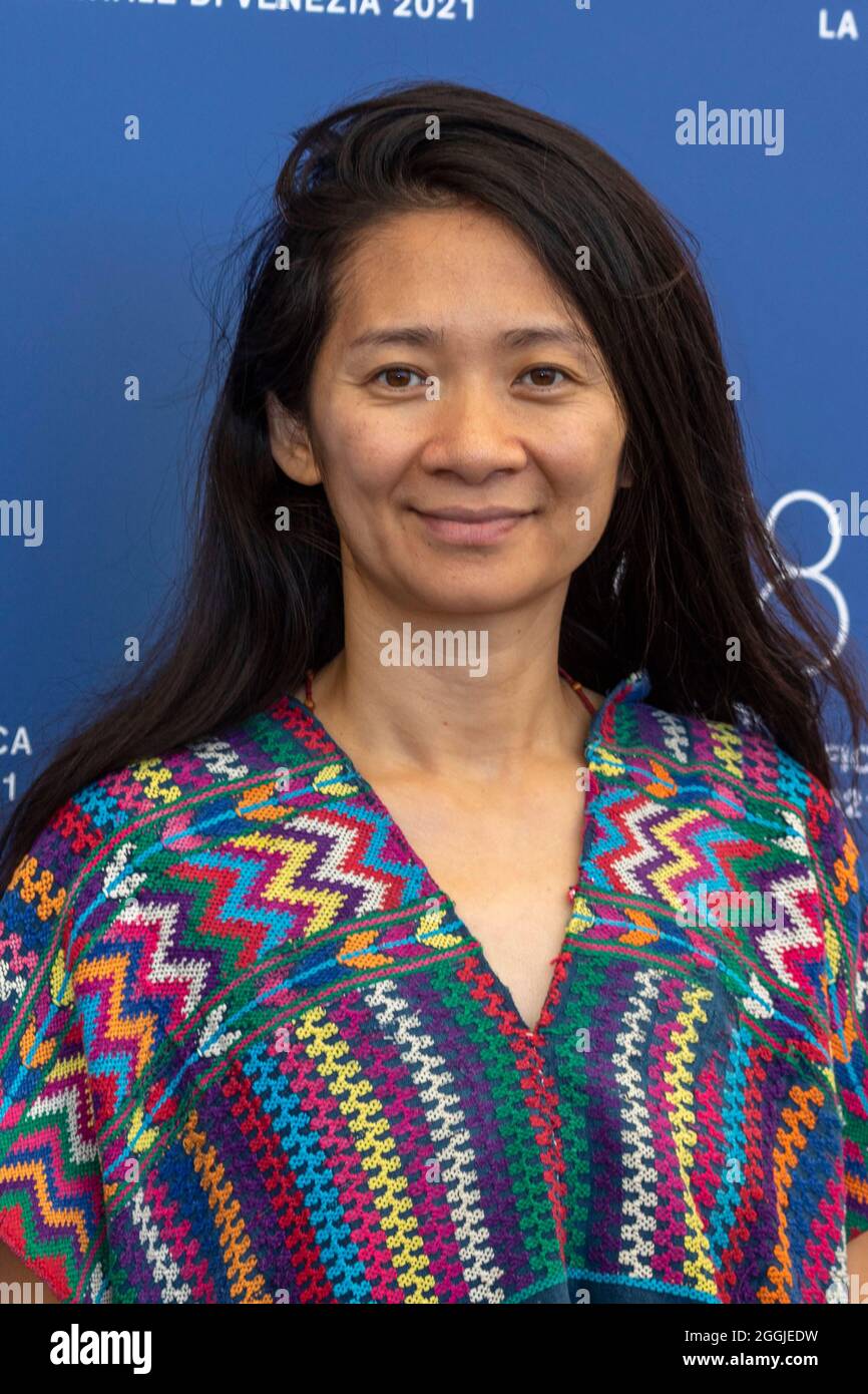 Chloé Zhao si presenta alla giuria della fotocall del 78° Festival del Cinema di Venezia al Palazzo del Casino sul Lido di Venezia, il 01 settembre 2021. Foto Stock