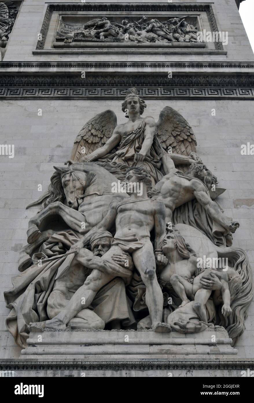 Particolare del gruppo scultoreo la Résistance de 1814, dello scultore Antoine Étex, sul punto di riferimento Arc de Triomphe in Place Charles de Gaulle di Parigi. Foto Stock