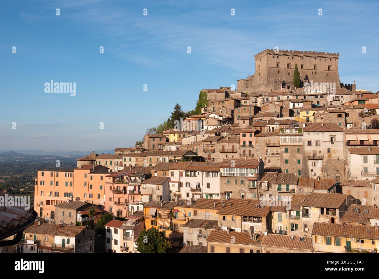 Panorama di Soriano nel Cimino con Rocca Foto Stock