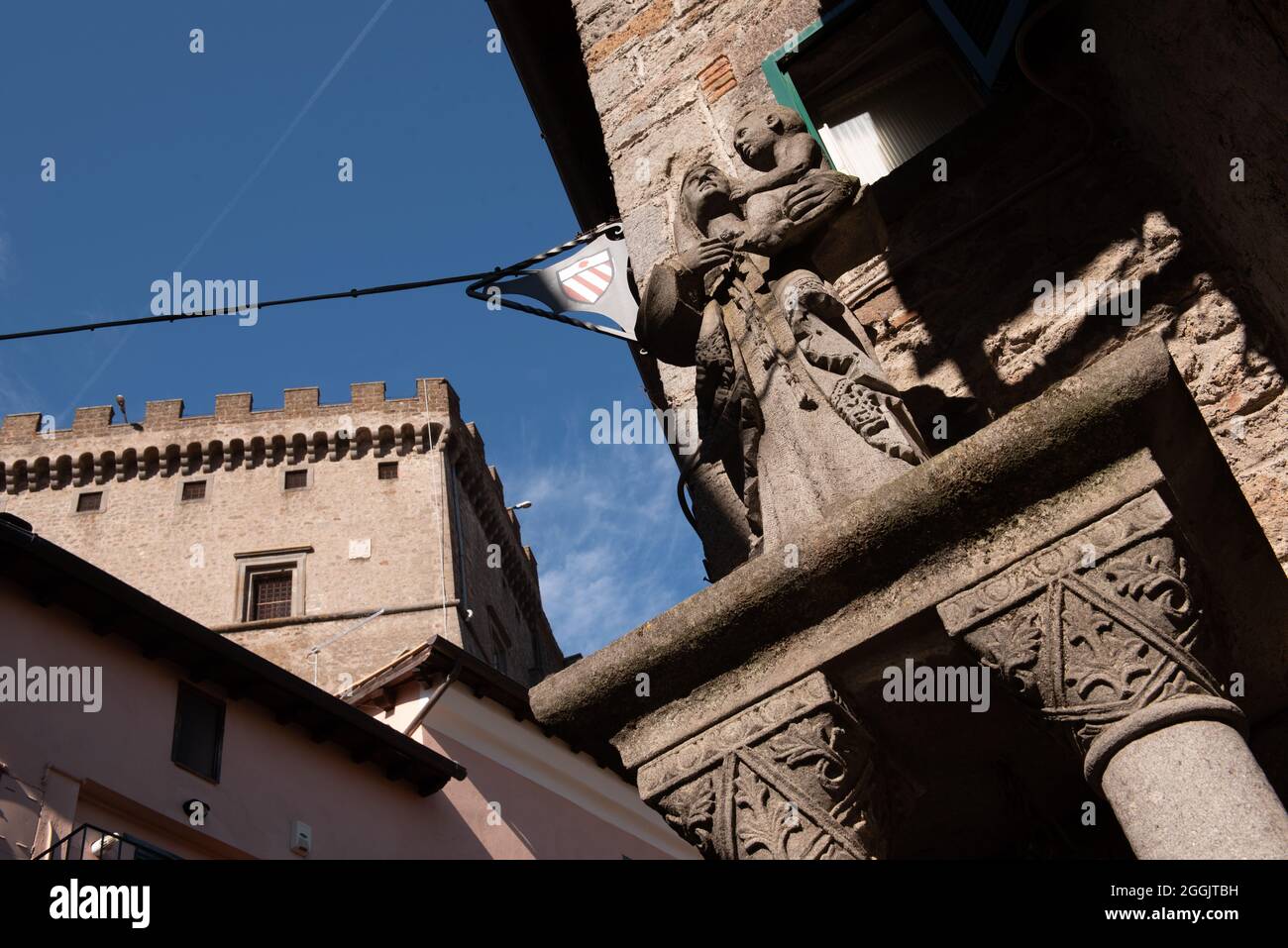 Particolare d'ingresso del Rione Rocca, il più antico di Soriano nel Cimino Foto Stock