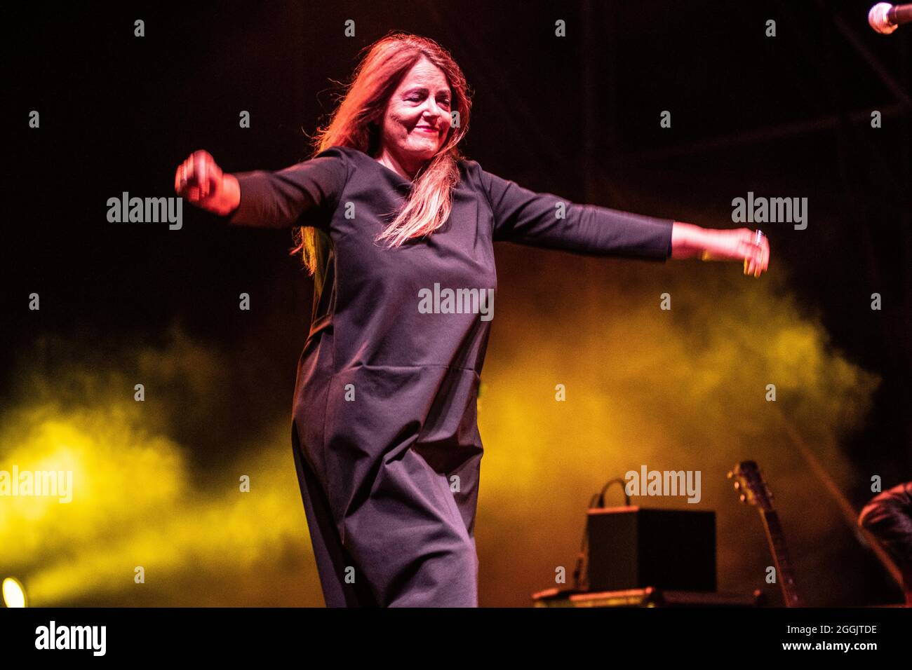 La cantante italiana Nada Malanima si esibisce dal vivo a Livorno. Foto Stock