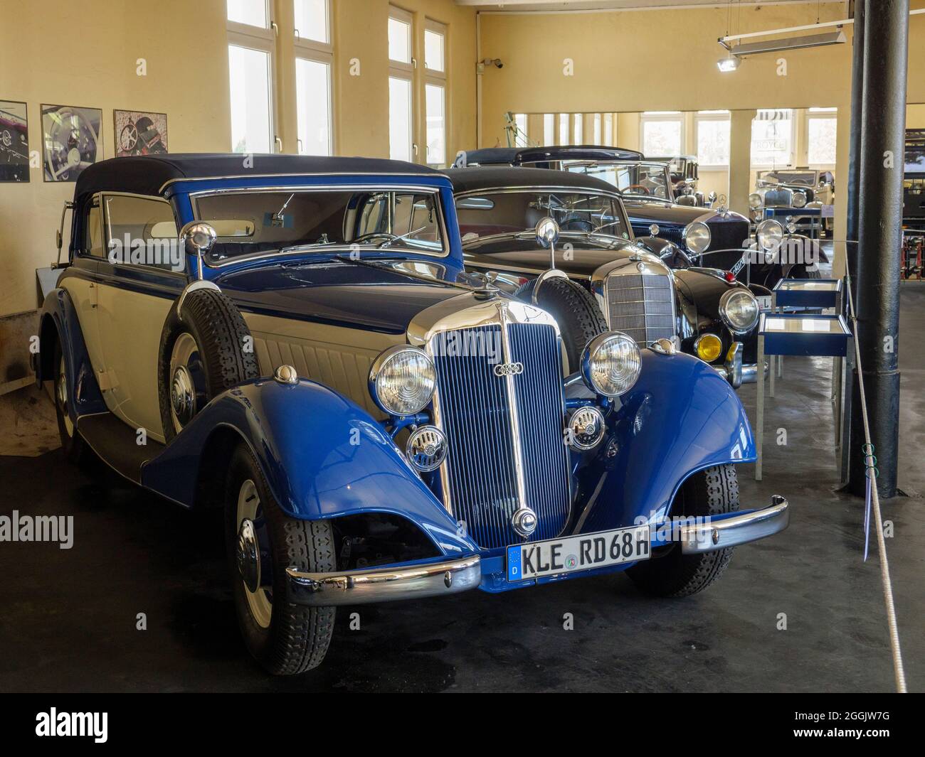 Auto d'epoca nel museo delle auto di Melle, Osnabruecker Land, bassa Sassonia, Germania Foto Stock