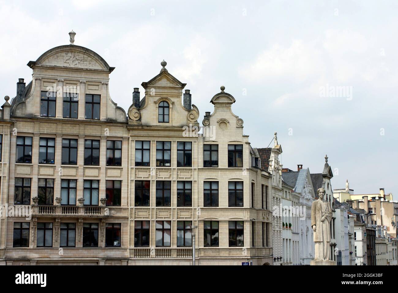 Edifici a Mont des Arts nel centro di Bruxelles in una giornata estiva in Belgio. Foto Stock