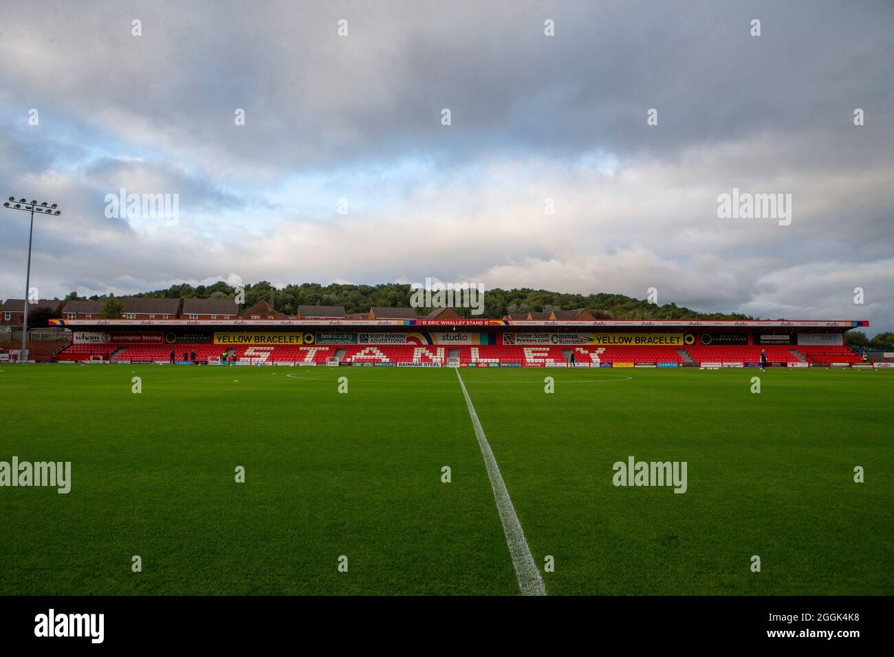 ACCRINGTON, REGNO UNITO. 31 AGOSTO una vista generale dello stadio durante la partita del Trofeo EFL tra Accrington Stanley e Barrow al Wham Stadium di Accrington martedì 31 agosto 2021. (Credit: Mark Fletcher | MI News) Credit: MI News & Sport /Alamy Live News Foto Stock