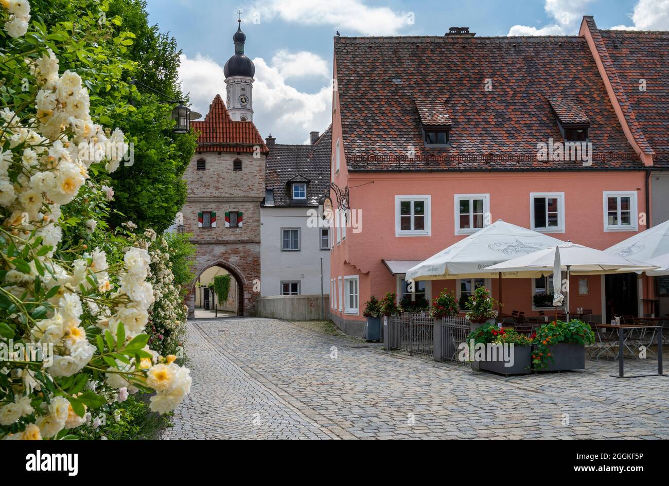 Città di Landsberg am Lech in Baviera con la Bäckertor, costruita nel 1435 Foto Stock