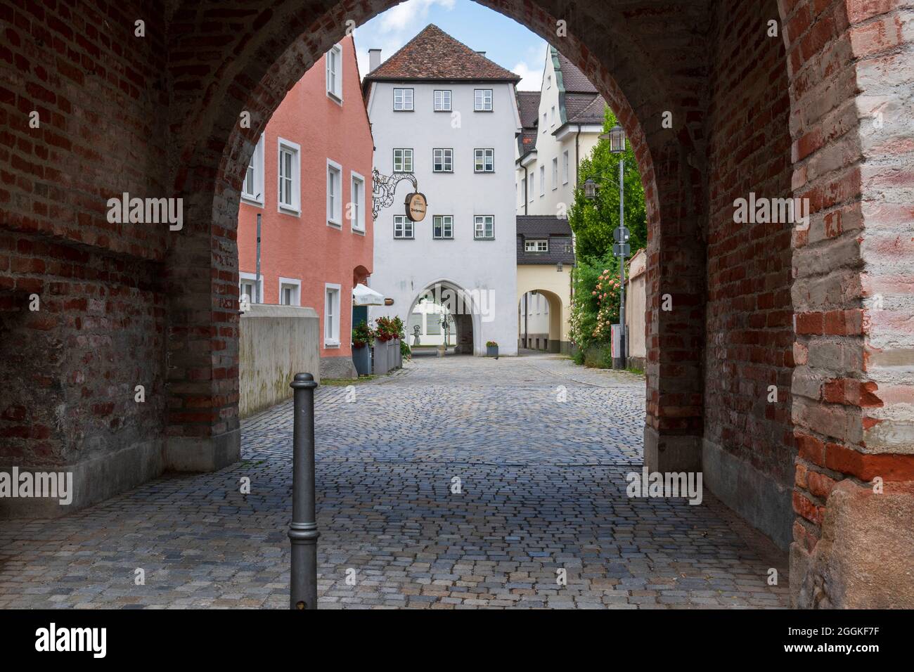 Città di Landsberg am Lech in Baviera con la Färbertor, costruita nel 1520/1530 Foto Stock