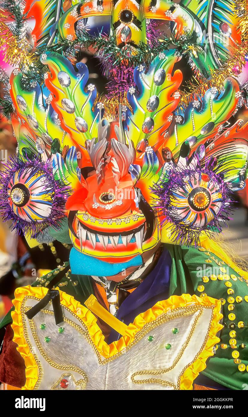 Uomo di indossare il costume di carnevale, Oruro Carnevale, Oruro, Bolivia, Sud America Foto Stock