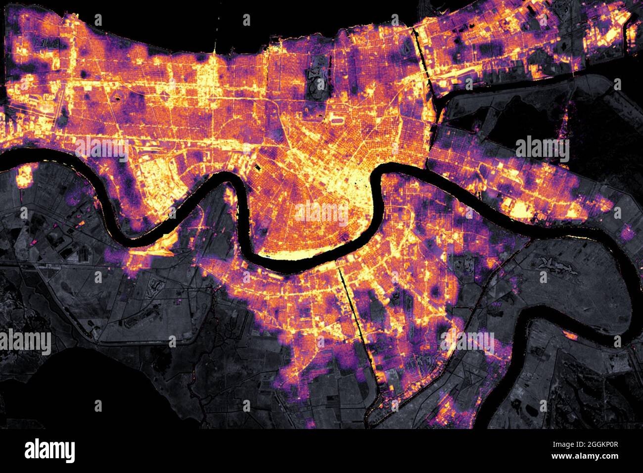 New Orleans, Stati Uniti. 01 Settembre 2021. Catturato dal satellite Suomi NPP della NASA il 9 agosto 2021, New Orleans è raffigurato bagnato da luci notturne. Tre giorni dopo che l'uragano Ida ha portato il vento feroce, la pioggia e le tempeste in Louisiana, vaste fasce dello stato stanno subendo blackout elettrici a causa delle linee abbattute e delle torri di trasmissione danneggiate. Secondo PowerOuttage.US, più di 985,000 clienti sono stati segnalati senza alimentazione in Louisiana. NASA/UPI Credit: UPI/Alamy Live News Foto Stock