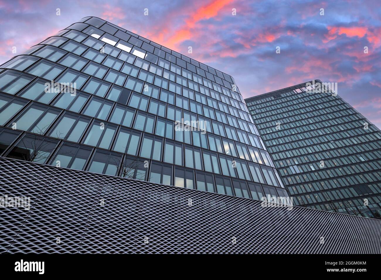 Architettura moderna, Torre Bavaria, Monaco, alta Baviera, Baviera, Germania, Europa Foto Stock