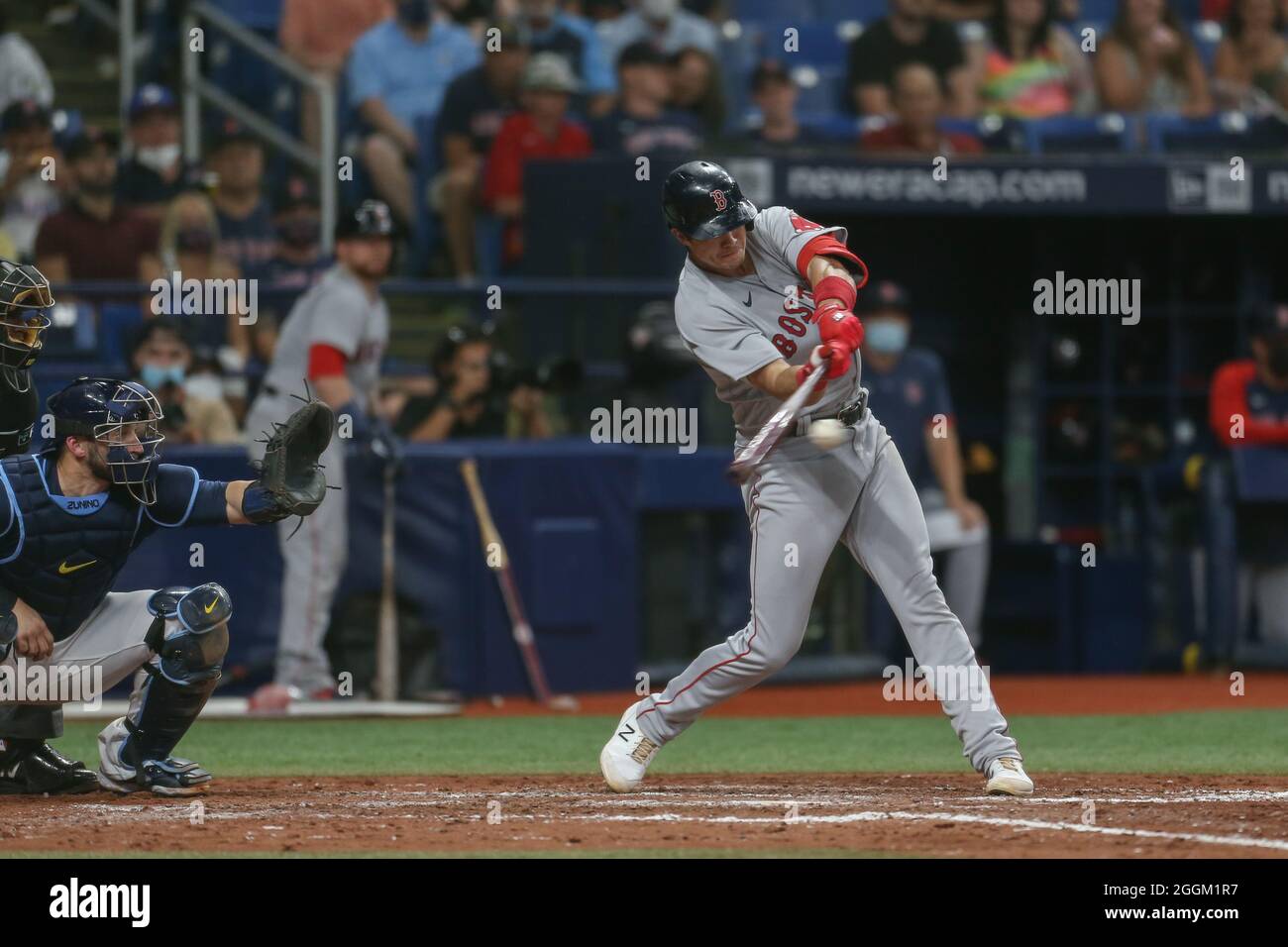 San Pietroburgo, Florida. USA; Boston Red Sox primo baseman Bobby Dalbec (29) colpisce una casa corsa in cima al secondo durante una partita di baseball della Major League Foto Stock