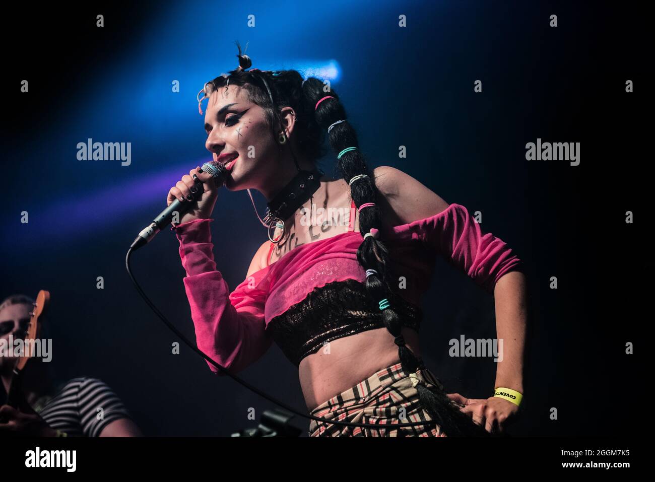 Hands Off Gretel (cantante/chitarrista Lauren Tate) Live at Coventry Empire, 17.07.19 Foto Stock