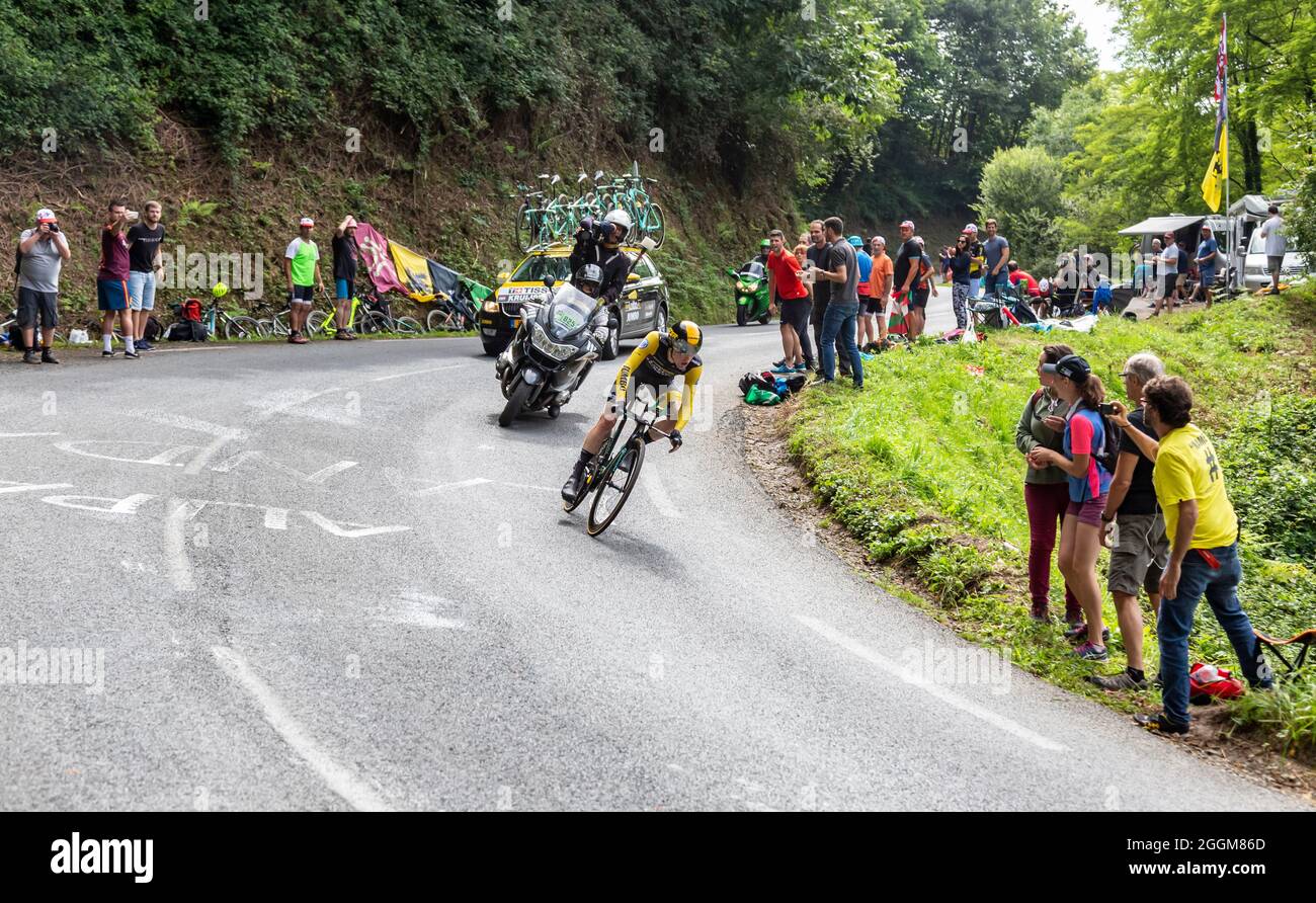 Espelette, Francia - Luglio 28,2018: Il ciclista olandese Steven Kruijswijjk del Team LottoNL-Jumbo che cavalca durante il singolo contro la ventesima tappa dell'Orologio Foto Stock