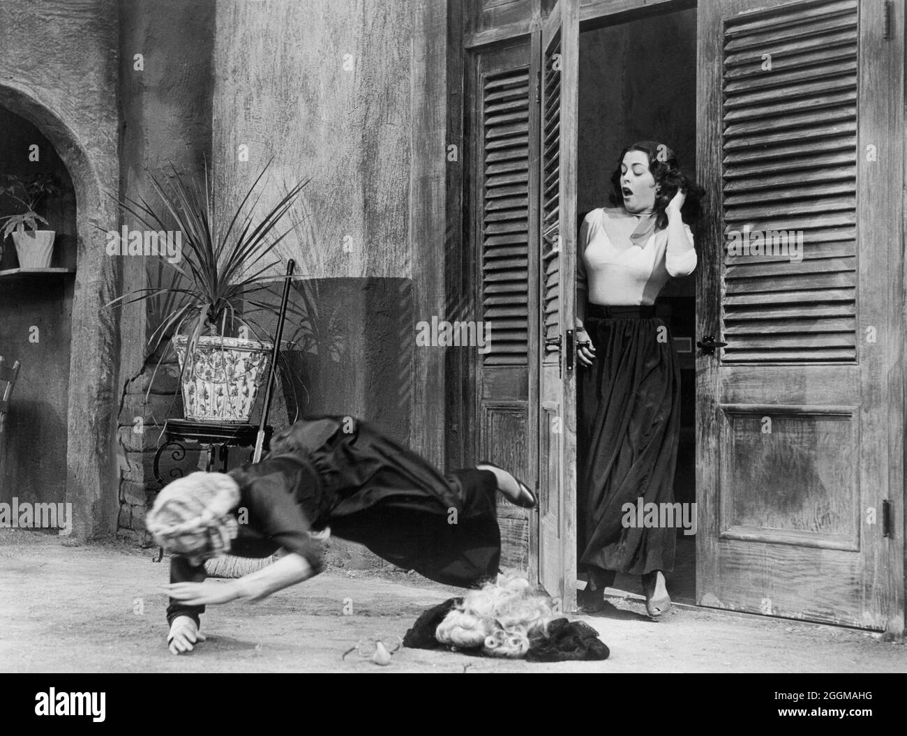 Estelita Rodriguez, sul set del film, 'Cuban Fulmine', Republic Pictures, 1951 Foto Stock