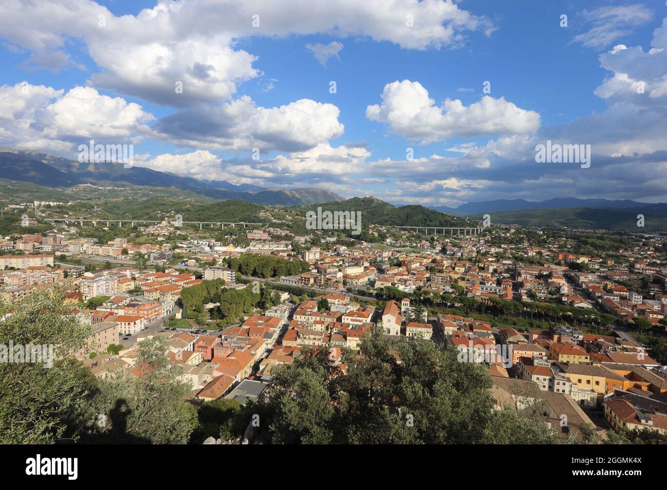 Vista panoramica della città di Sora in provincia di Frosinone Foto Stock