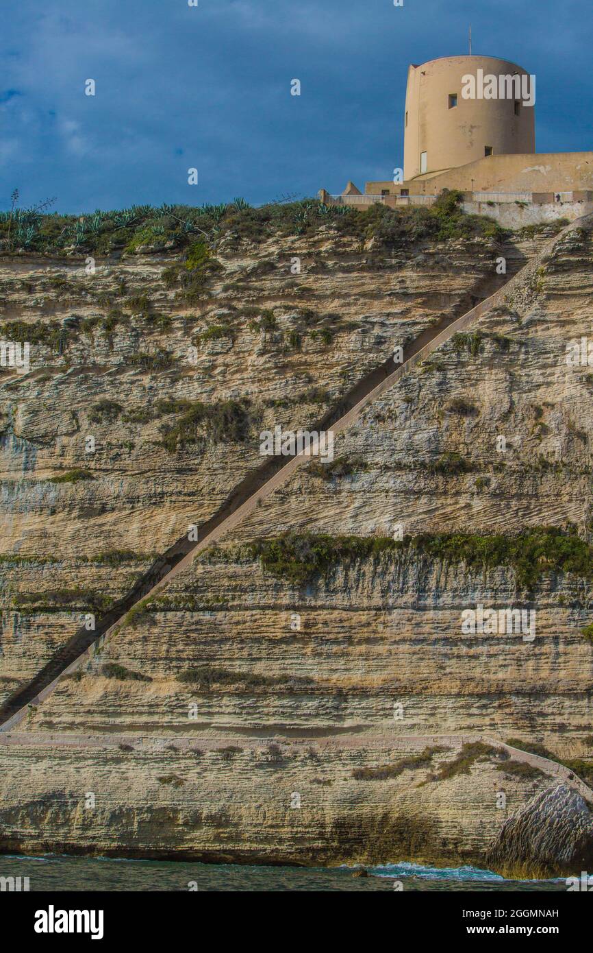 FRANCIA. CORSE DU SUD (2A) CITTADELLA DI BONIFACIO. ESCALIER DU ROI D'ARAGON (ARAGON SCALE) Foto Stock