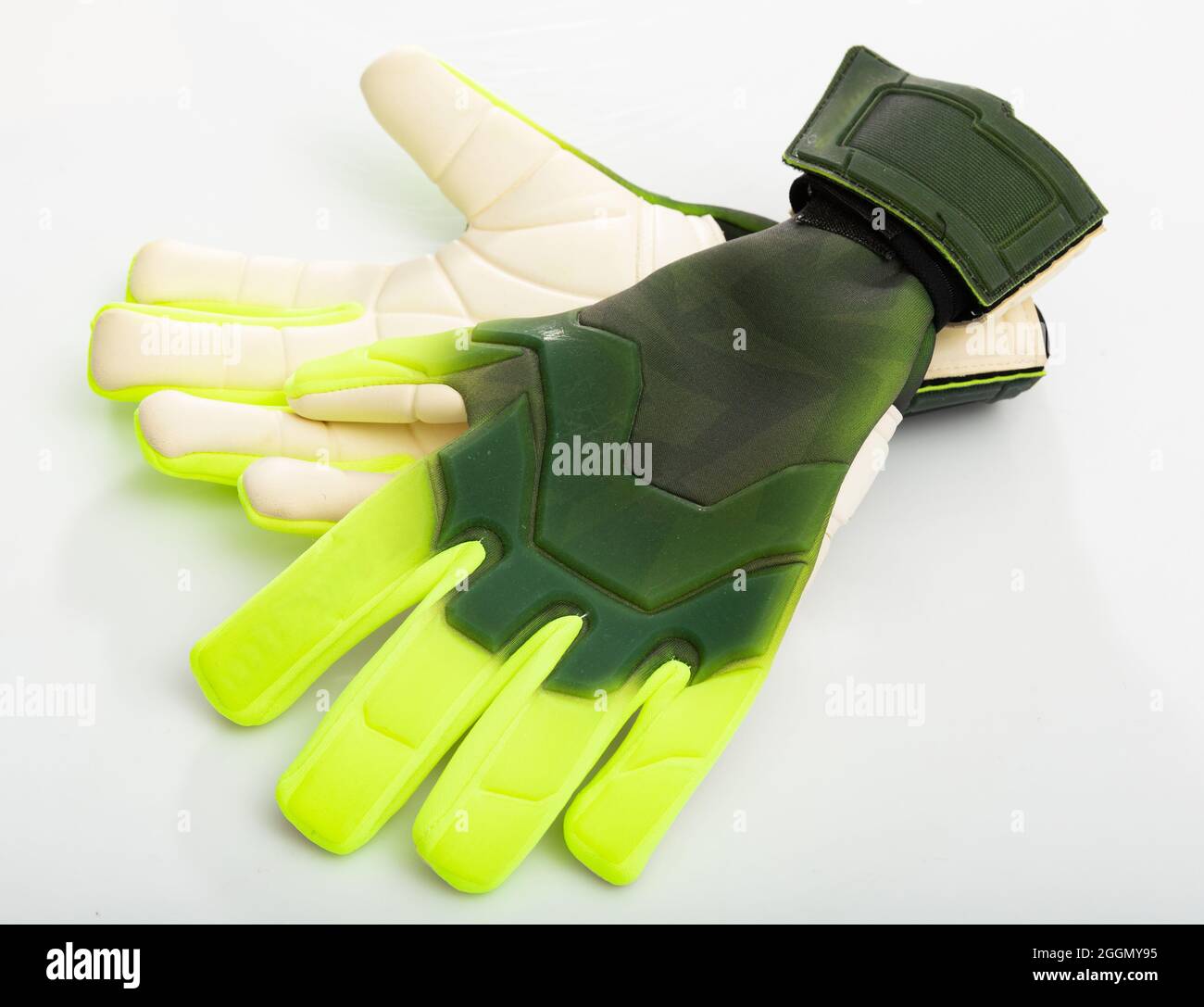 Immagine dei guanti da calcio su sfondo bianco Foto stock - Alamy