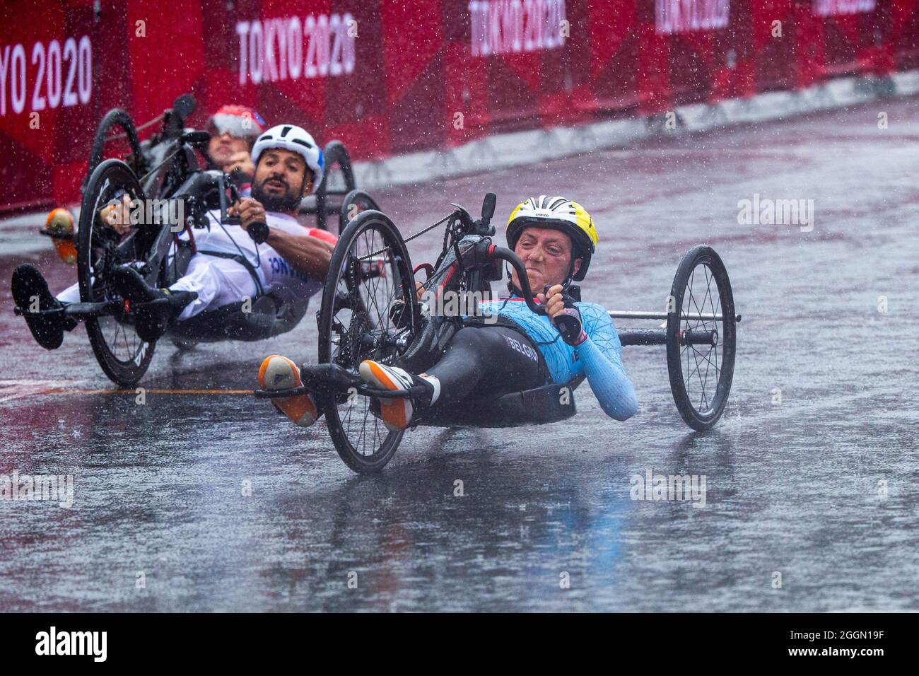 Il ciclista belga "para" Laurence Vandevyver raffigurato in azione durante l'evento ciclistico Mixed Team Relay il giorno nove dei Giochi Paralimpici di Tokyo 2020, Foto Stock