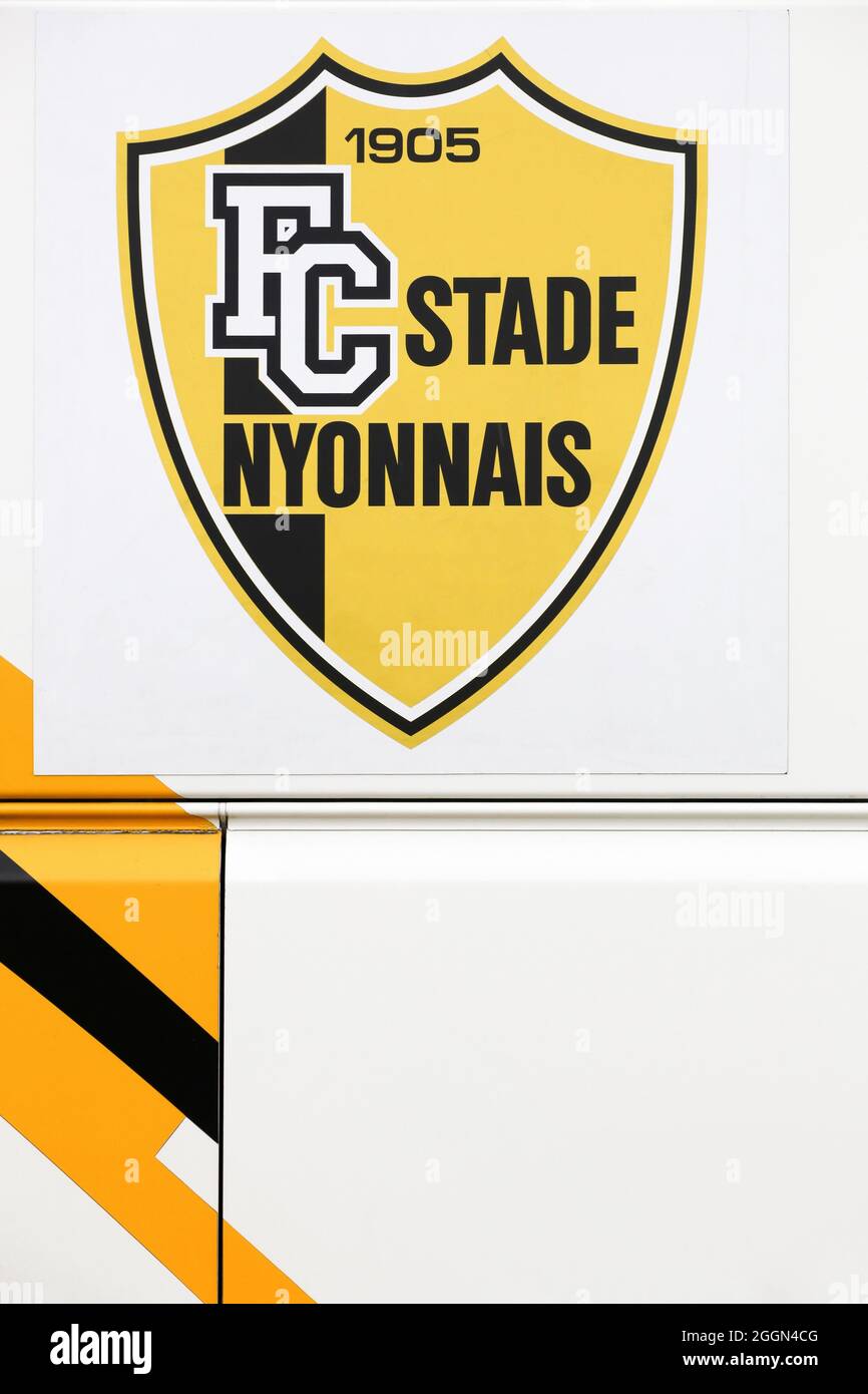 La Chapelle, Francia - 23 luglio 2021: FC Stade Nyonnais logo su un  autobus. FC Stade Nyonnais è un club calcistico con sede nella città di  Nyon Foto stock - Alamy