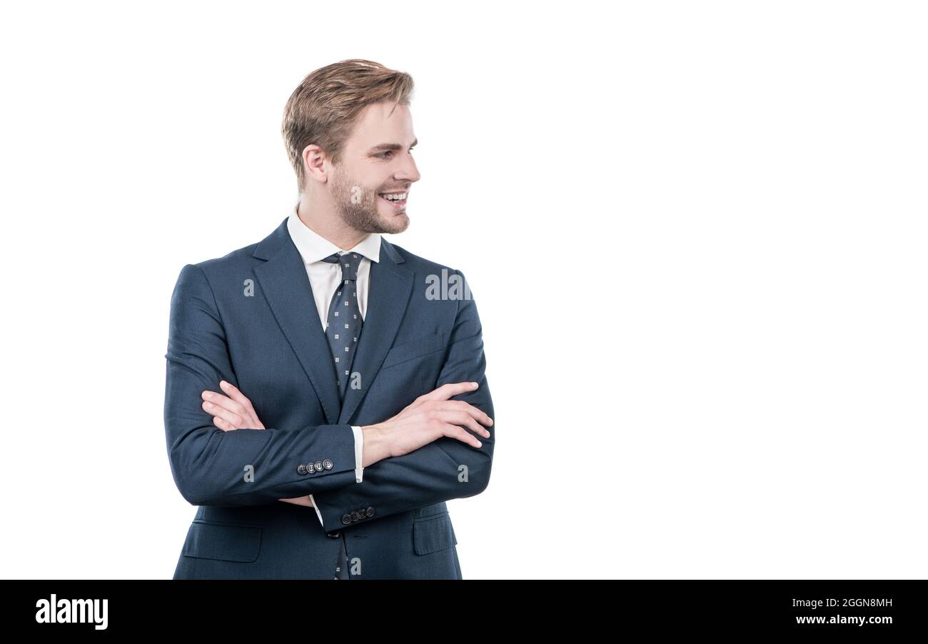 Fidato uomo dipendente sorriso felice in tuta business mantenendo le braccia incrociate, fiducia Foto Stock