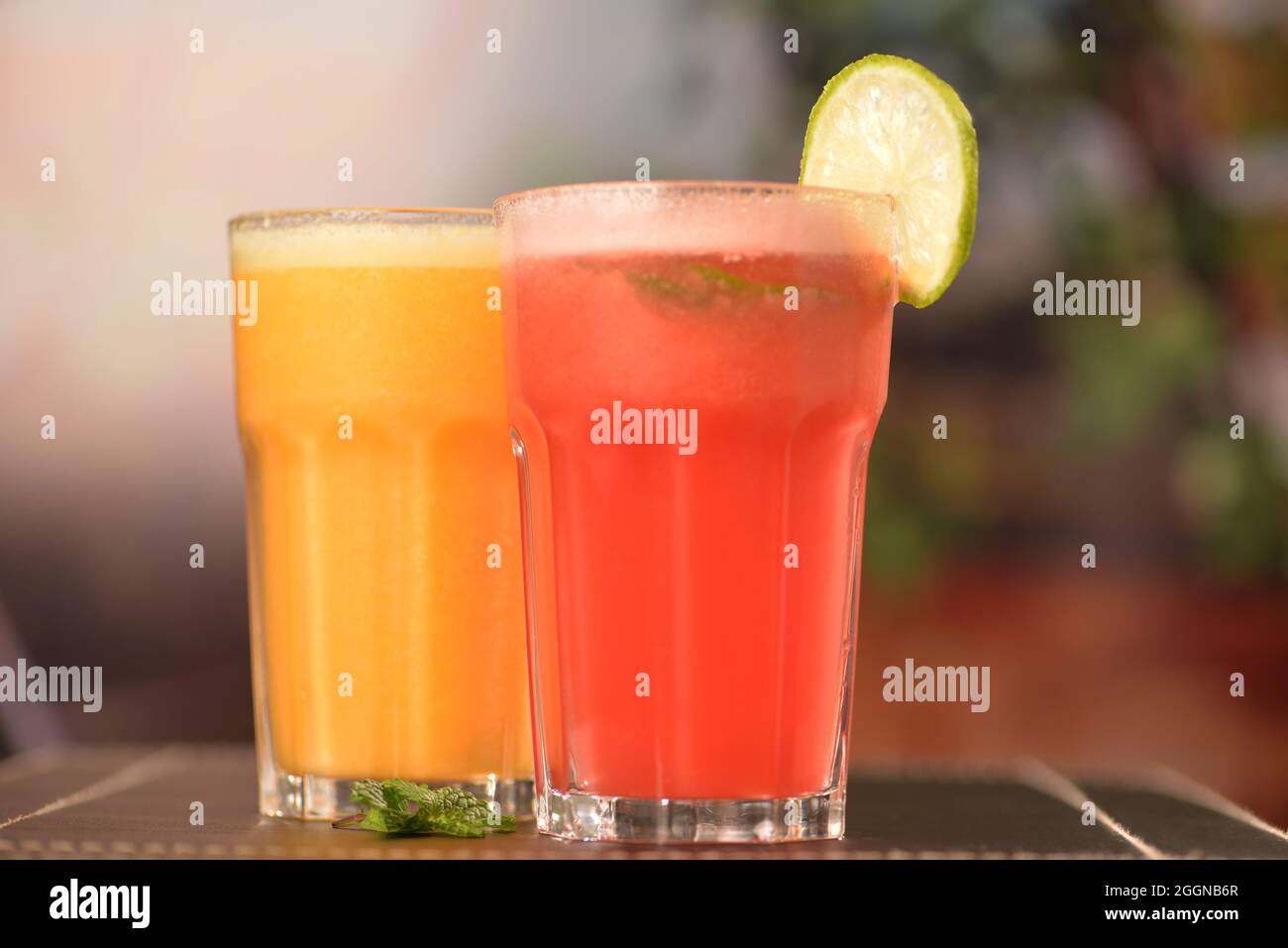 succo di arancia e rosso. Foto Stock