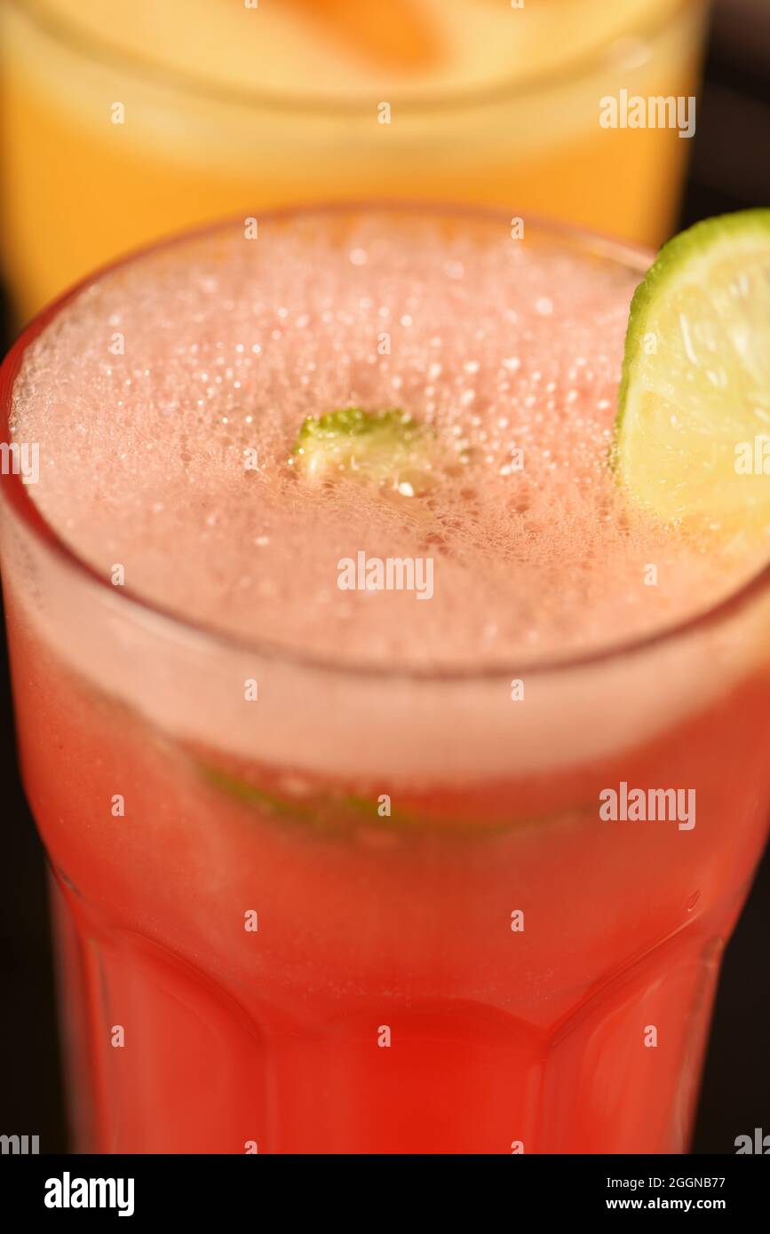 succo di arancia e rosso. Foto Stock