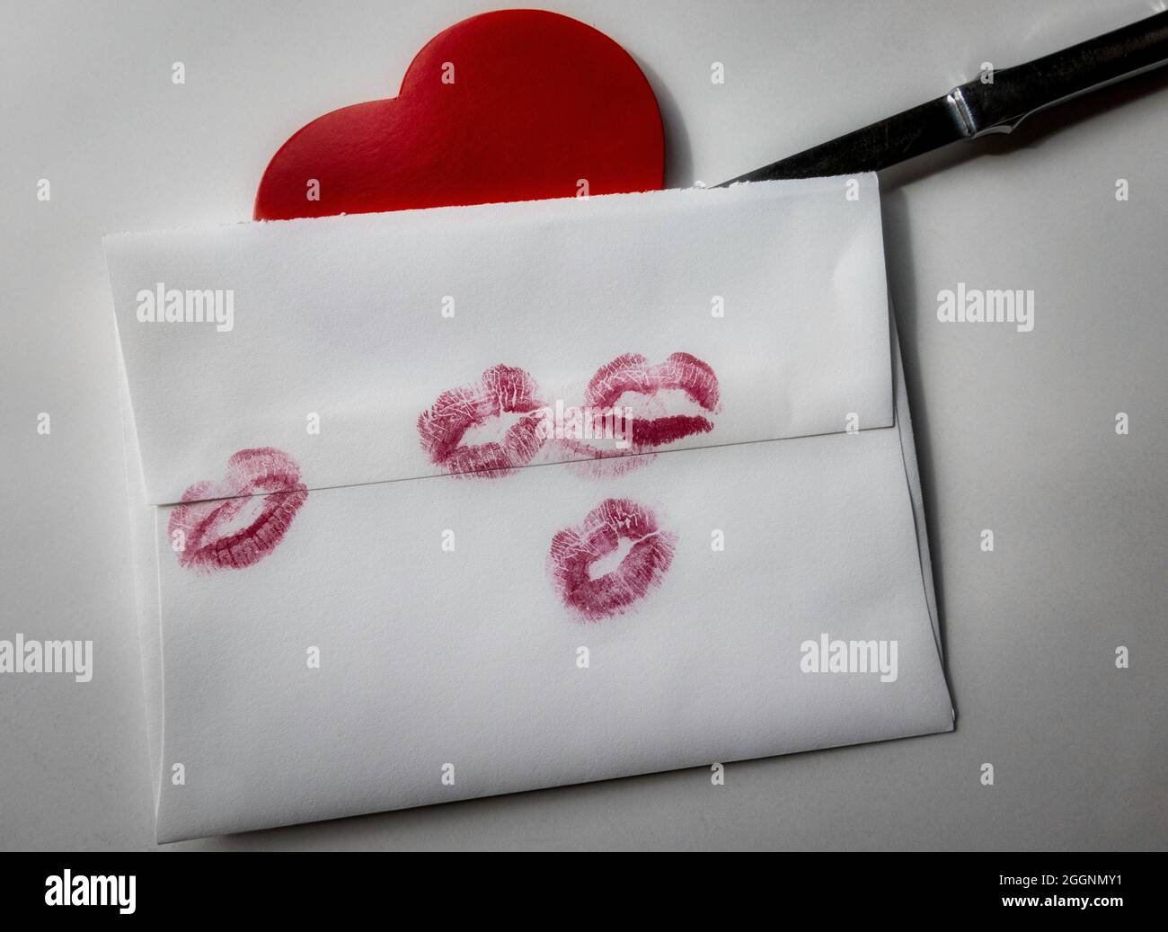 La lettera d'amore è sigillata con baci Foto Stock
