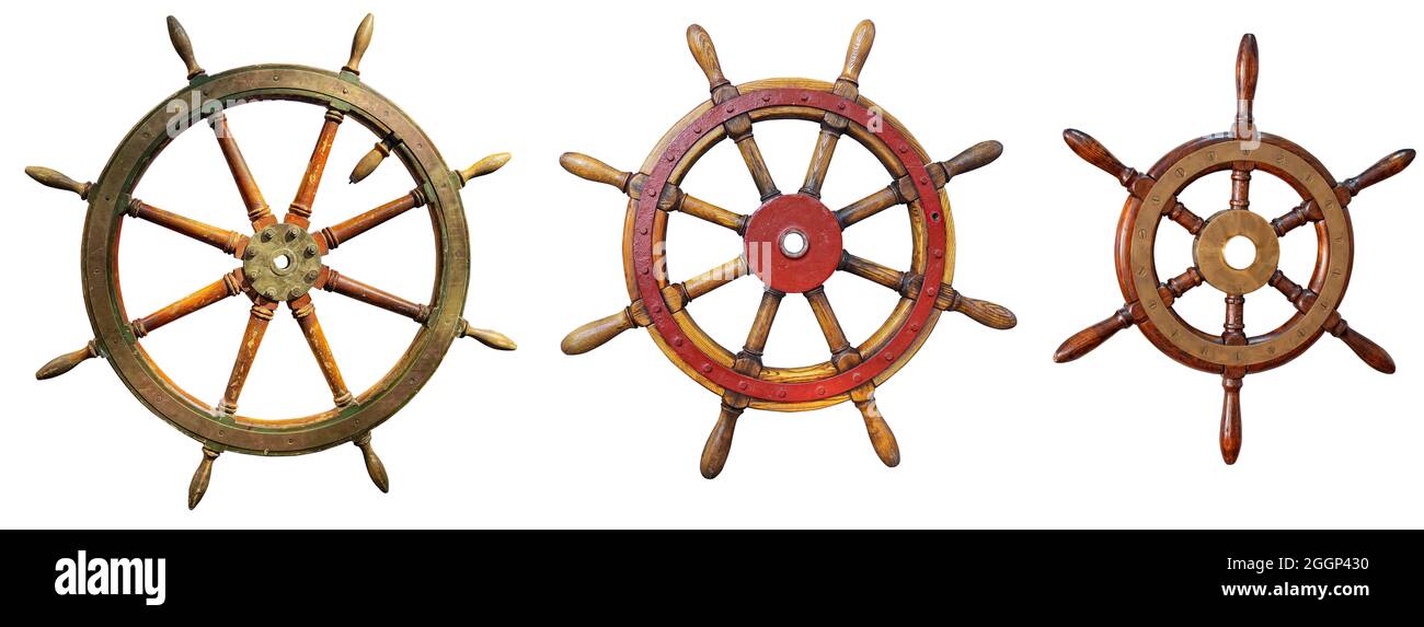 Piccolo set di tre diverse ruote sterzanti classiche per veliero isolate su sfondo bianco Foto Stock