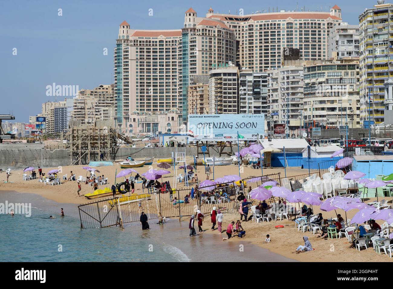 EGITTO, Alessandria, bagno di mare al Mar Mediterraneo / AEGYPTEN, Alessandria, Seebad am Mittelmeer Foto Stock