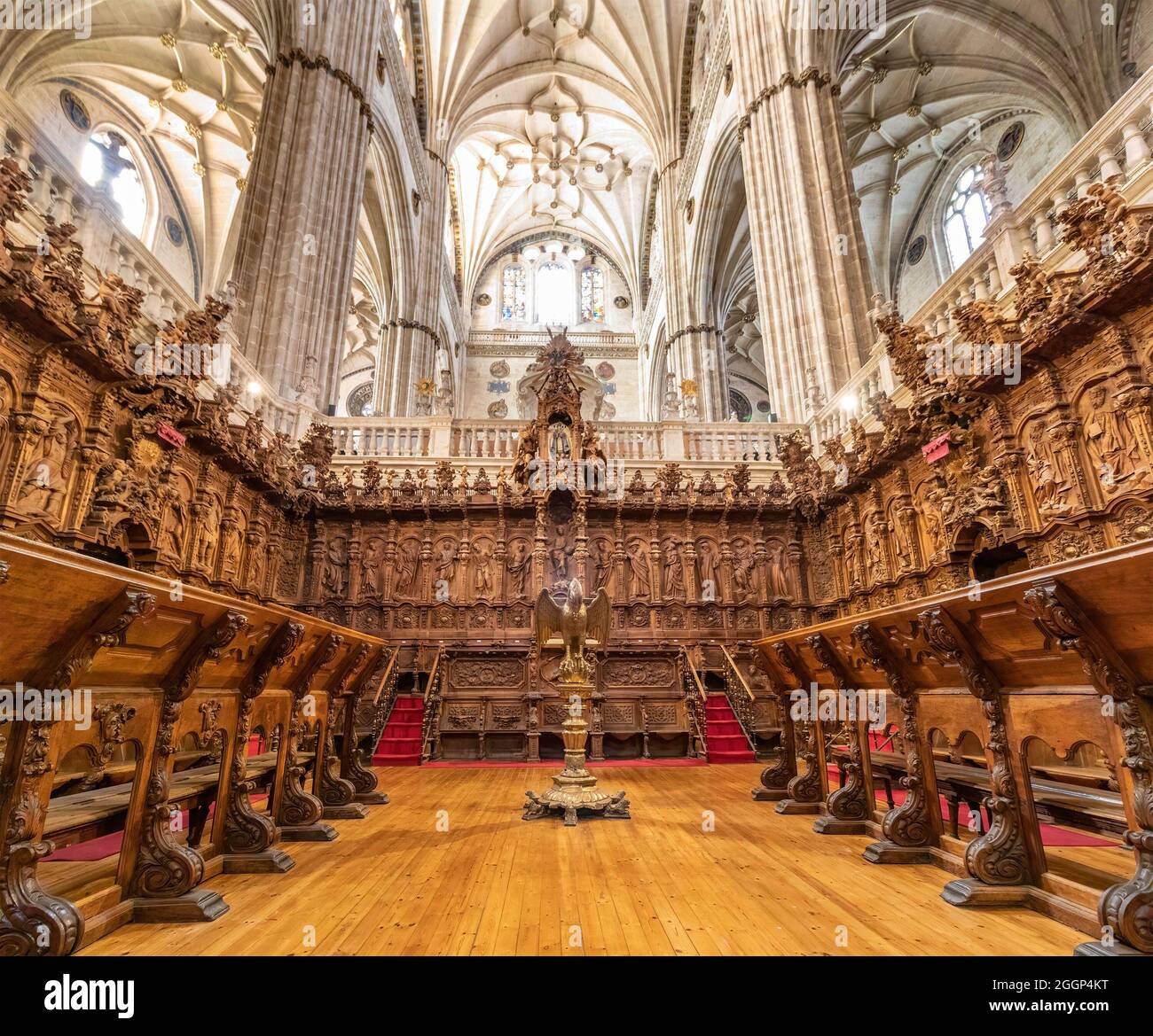 Salamanca, Spagna - 8 settembre 2017: Coro di legno all'interno della vecchia Cattedrale, Comunità di Castiglia e León, Spagna. Città dichiarata Patrimonio dell'Umanità in Foto Stock