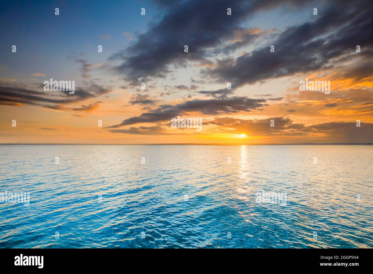 Blick von Arbon über den Bodensee bei Farbigem Sonnenaufgang, Kanton Thrugau, Schweiz Foto Stock