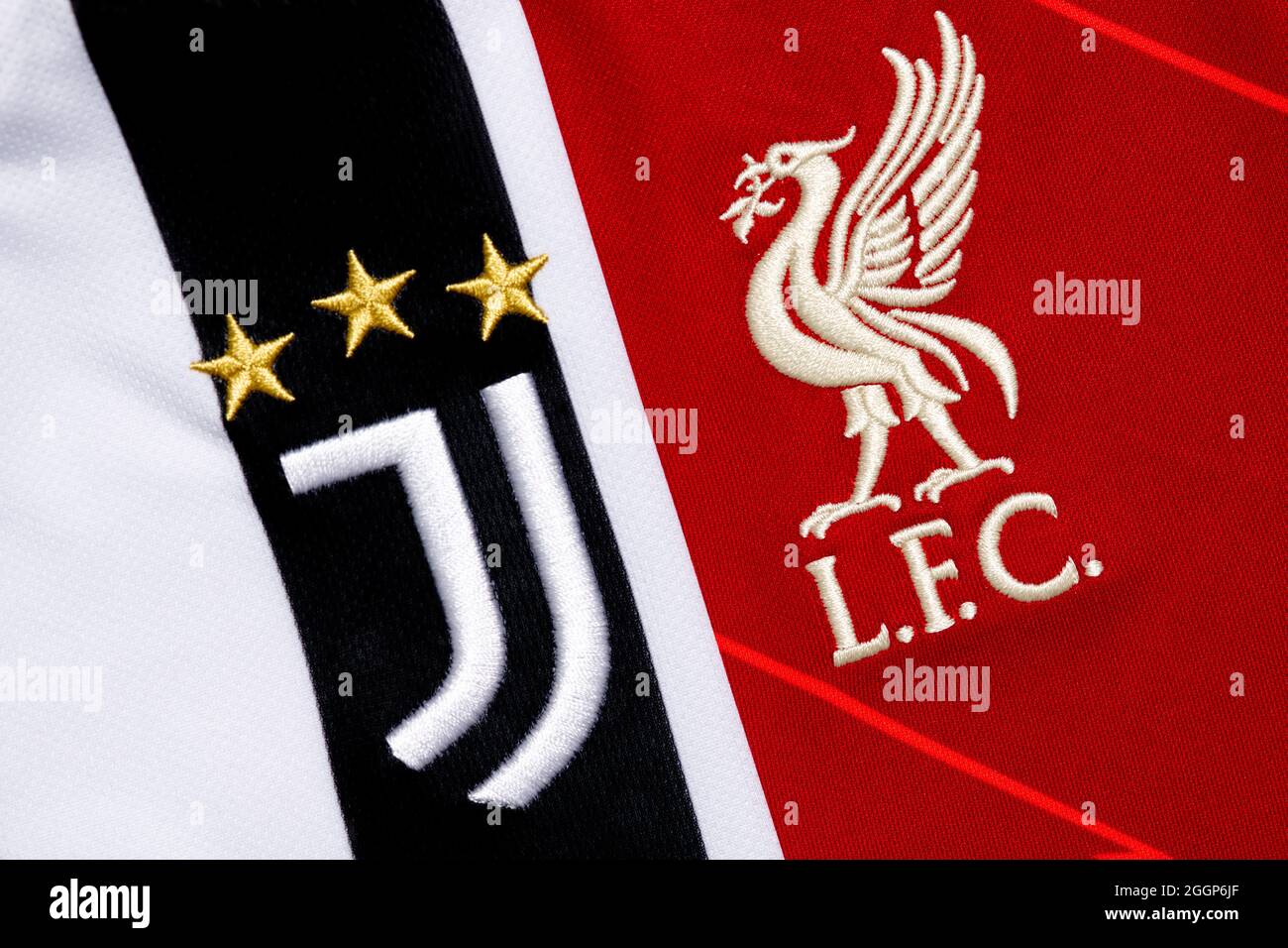 Primo piano di Liverpool e dello stemma del club Juventus. Foto Stock