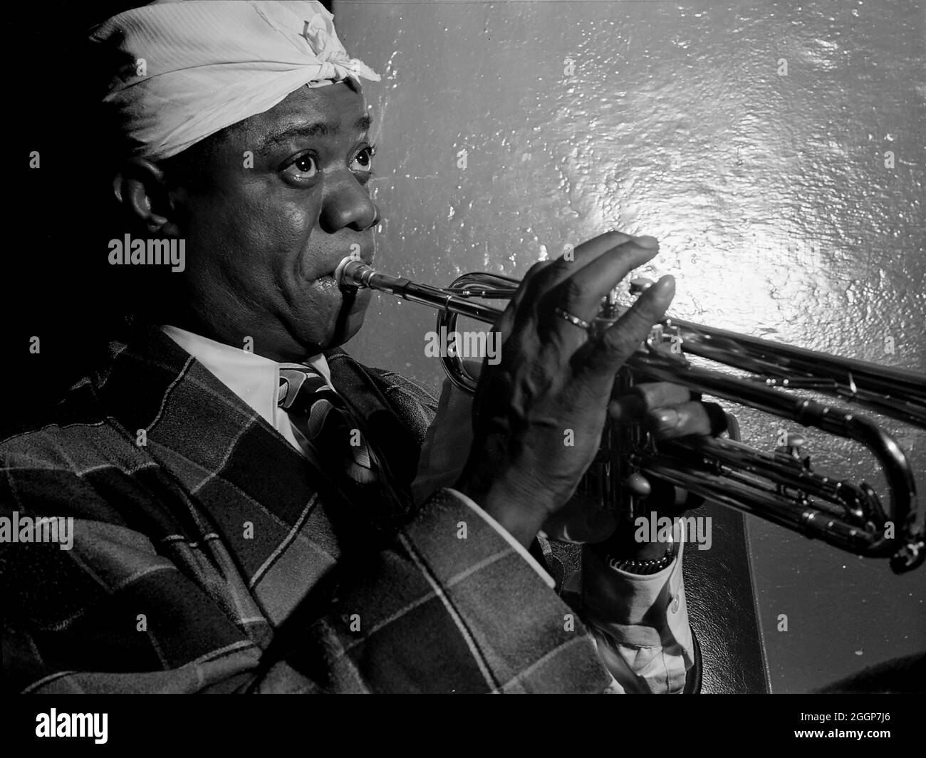Louis Armstrong nel suo spogliatoio, Aquarium Jazz Club, New York, luglio 1946. Foto Stock
