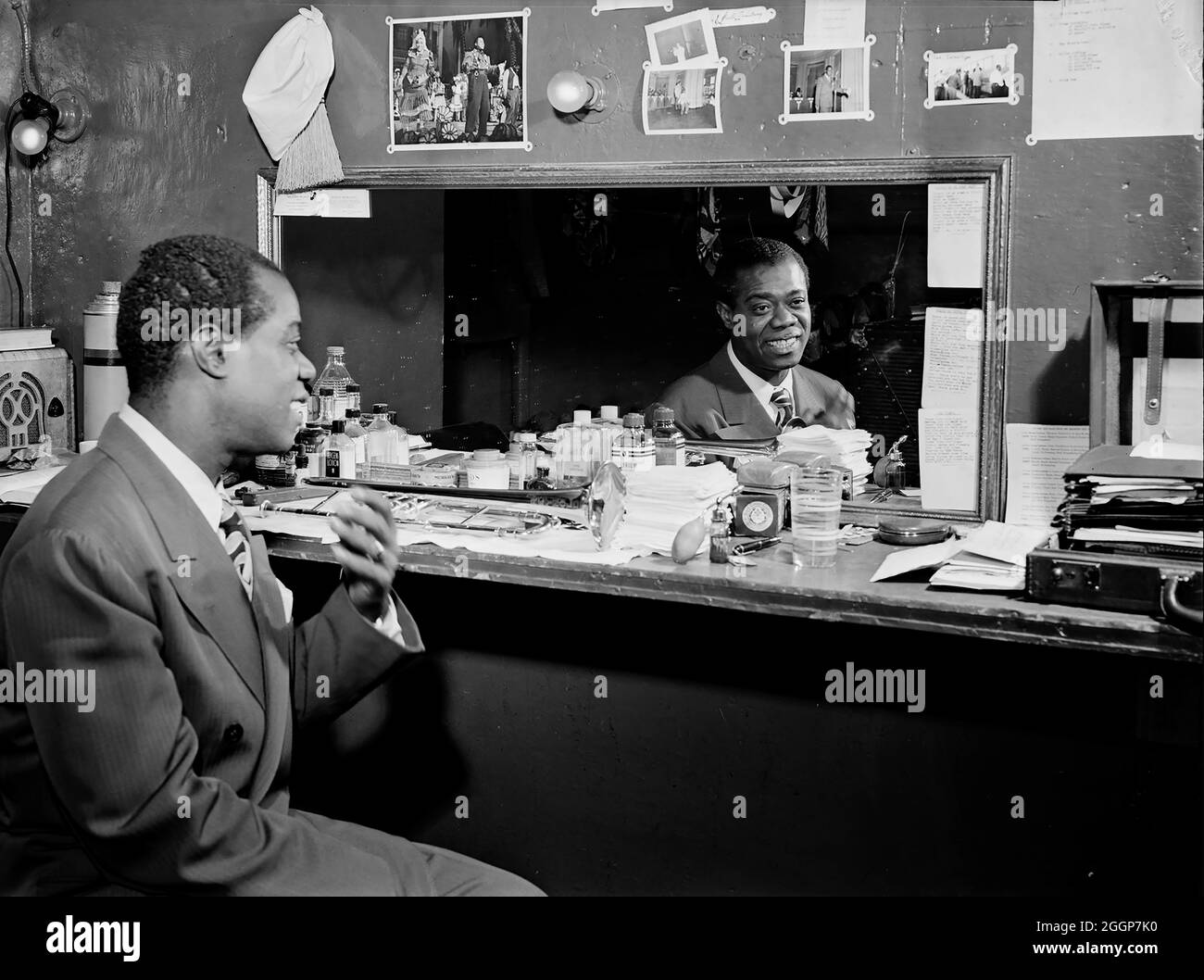 Louis Armstrong nel suo spogliatoio, Aquarium Jazz Club, New York, NY, ca luglio 1946. Foto Stock