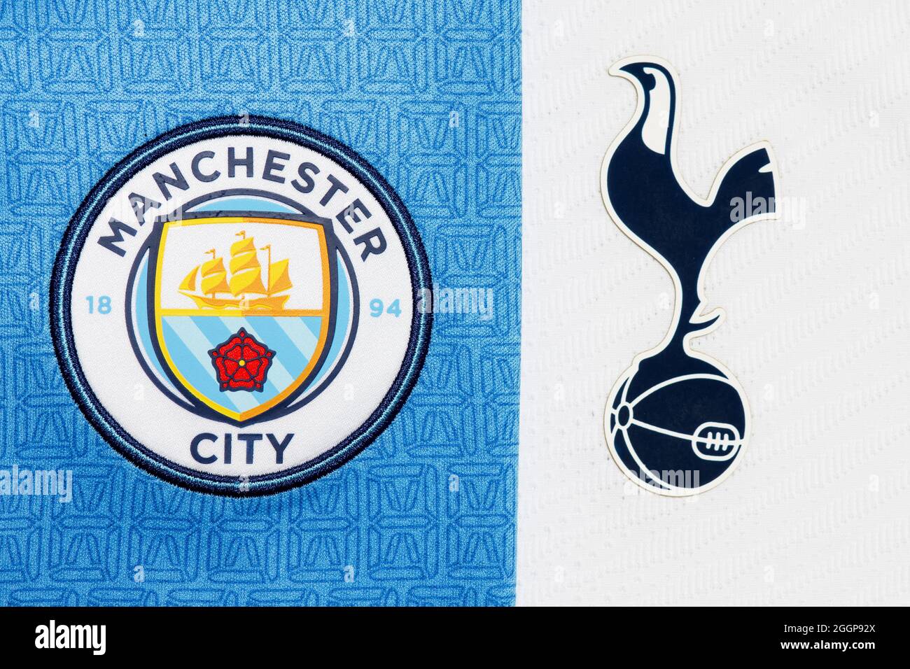 Primo piano di Manchester City & Tottenham Hotspur club crest. Foto Stock