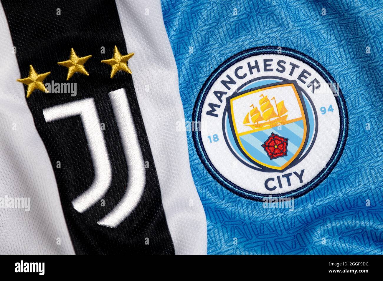 Primo piano dello stemma Juventus & Manchester City. Foto Stock